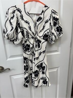 Black & White Floral Twist-Front Puff Sleeve Dress